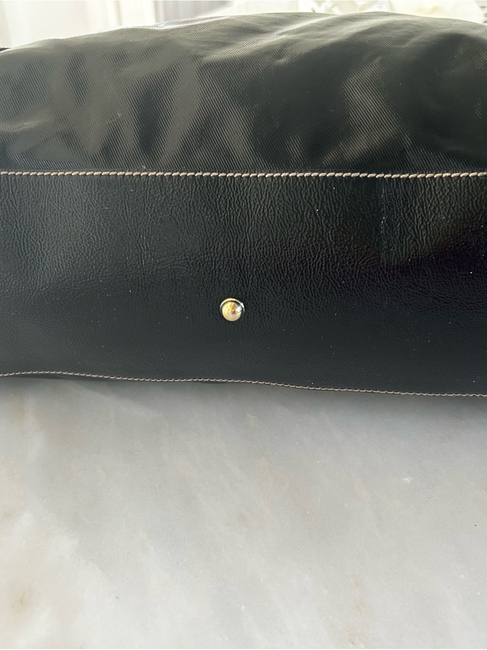 Gucci Black Shoulder Bag with Gold and Red Logo - Picture 2 of 11